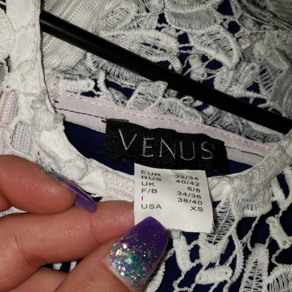 Venus lace dress - Picture 2 of 2
